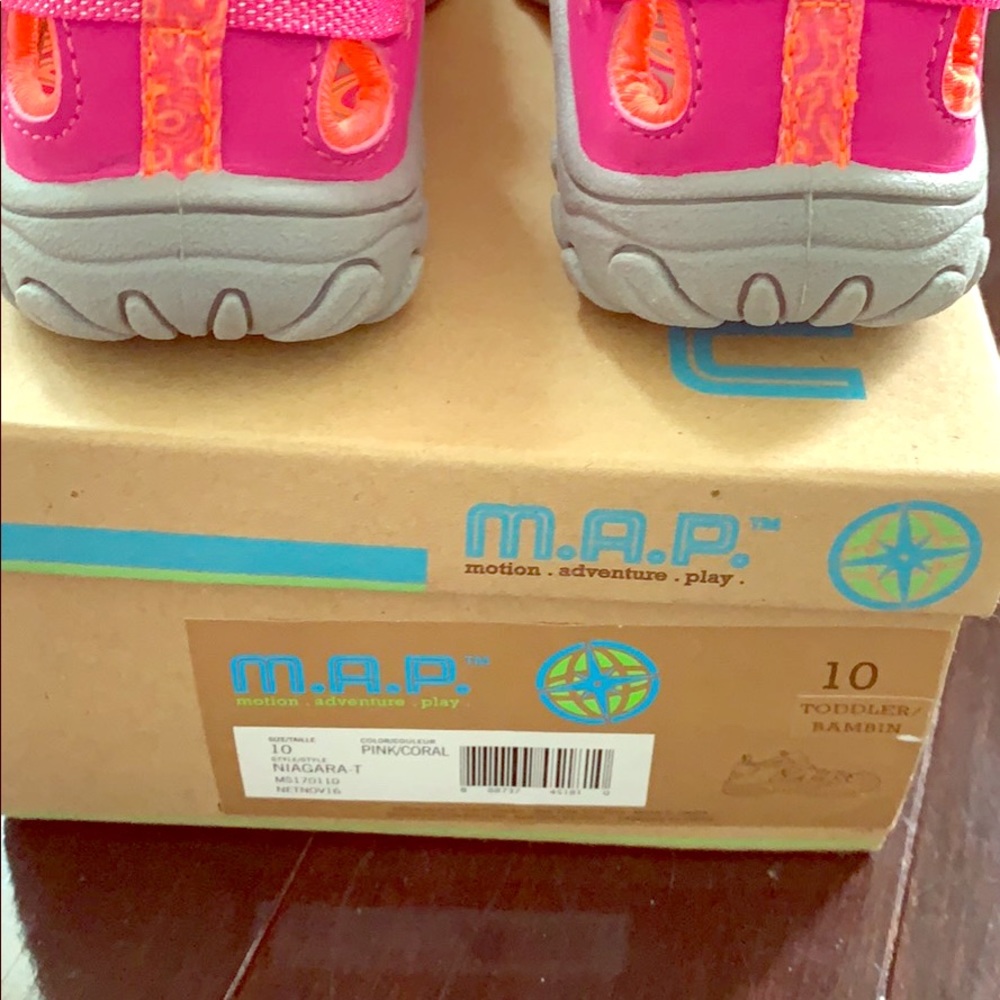 Girls MAP BRAND athletic sandal. Size 10.